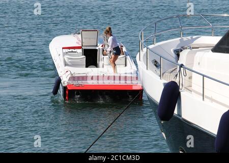 Cigarette Racing Team 1 Champion du monde - STF 32140 - photo de rue - Yacht, mer, bateau, voile, bateau à moteur -Port de Saint Tropez, France Banque D'Images