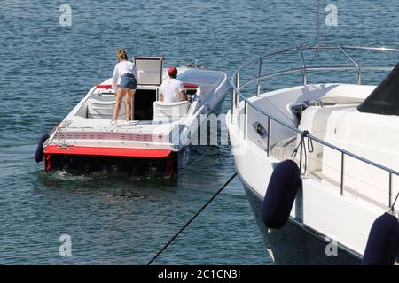 Cigarette Racing Team 1 Champion du monde - STF 32140 - photo de rue - Yacht, mer, bateau, voile, bateau à moteur -Port de Saint Tropez, France Banque D'Images