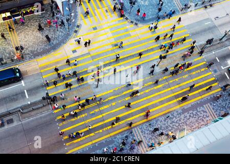 Circulation dense dans les rues, vue verticale du carrefour Banque D'Images