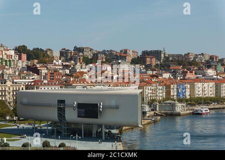 Centro Botin ou Botin Centre a été conçu par l'architecte italien Renzo Piano, Santander, Espagne Banque D'Images