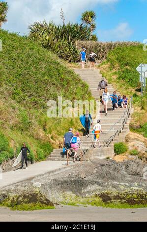 Inchydoney, West Cork, Irlande. 15 juin 2020. La plage d'Inchydoney à West Cork était aujourd'hui remplie de gens de plage, ce qui a fait le maximum du soleil et de la chaleur. Il y avait des allées et venues à la plage toute la journée. Crédit : AG News/Alay Live News Banque D'Images