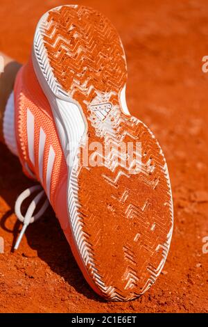 Vue sur un court de tennis en terre battue et ligne de base Banque D'Images