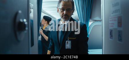 DATE DE SORTIE: 19 juin 2020 TITRE: 7500 STUDIO: Amazon Studios DIRECTEUR: Patrick Vollrath PARCELLE: Un avion de pilote est détourné par des terroristes. AVEC: Carlo Kitzlinger comme Michael Lutzmann. (Image de crédit : © Netflix/Entertainment Pictures) Banque D'Images