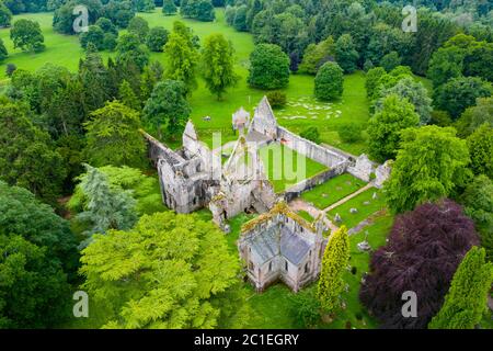 Vue aérienne de la ruine de l'abbaye de Dryburgh à Dryburgh , frontières écossaises, Écosse Royaume-Uni Banque D'Images