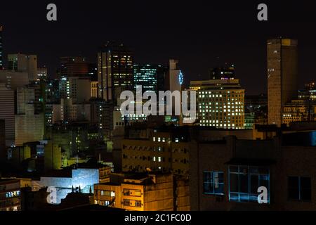 Rio de Janeiro bâtiments du centre-ville la nuit Banque D'Images