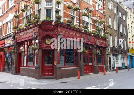 Pub Waxy's Little Sister dans la ville chinoise de Londres. Londres Banque D'Images