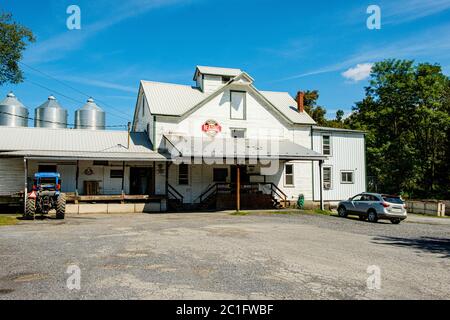 H O Andrews Feed Mill, Mapleton Farm and Garden, 175, promenade Feed Mill, Mapleton, PA Banque D'Images