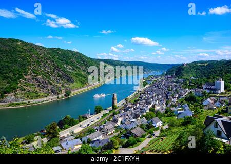 Vue aérienne sur Oberwesel am Rhein. Petite ville sur le Rhin supérieur moyen (Mittelrhein). Belle vue panoramique sur la carte postale. Rhénanie-Palatinat ( Banque D'Images