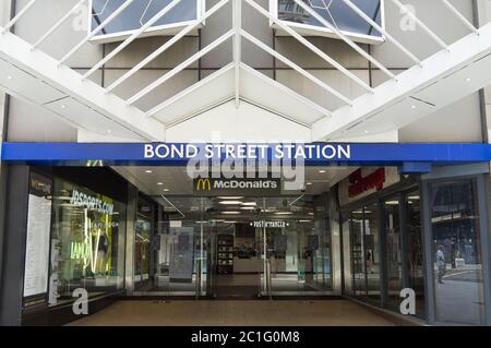 L'entrée de la station de métro Bond Street sur Oxford Street. Londres Banque D'Images