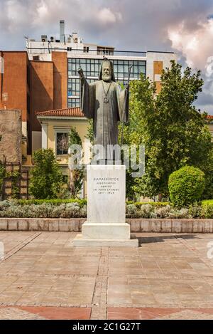 Athènes, Grèce - 8 septembre 2014 : vue sur la statue de l'archevêque Damaskinos à Athènes, Grèce Banque D'Images