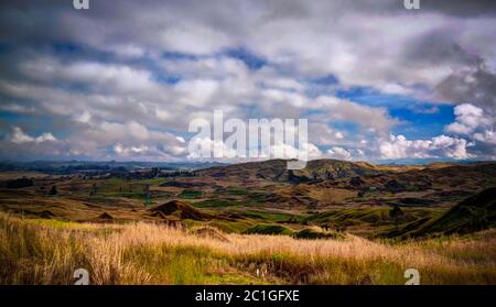 Paysage de la chaîne de montagnes de Kratke autour de la rivière Ramu et de la vallée, province des Hautes-terres orientales, Papouasie-Nouvelle-Gunea Banque D'Images