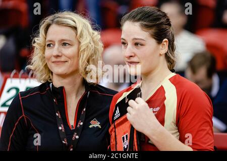 Femme de volley-ball joueur Laval Rouge et Or - émotion, larmes, meilleur joueur Banque D'Images