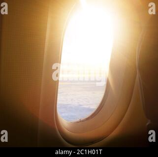 Vue de la fenêtre d'avion à l'intérieur d'un avion Banque D'Images