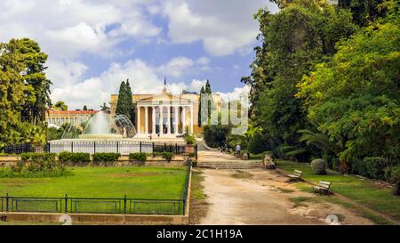 Athènes, Grèce - 8 septembre 2014 : touristes visitant le bâtiment néoclassique Zappeion megaron à Athènes, Grèce Banque D'Images