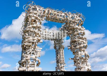 Nikola-Lenivec, Russie - 16 septembre 2017 : sculptures en bois dans le parc artistique Parc national Nikola Lenivets, région de Kaluga, Rus Banque D'Images