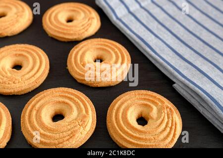 Petits gâteaux et biscuits fraîchement cuits Banque D'Images