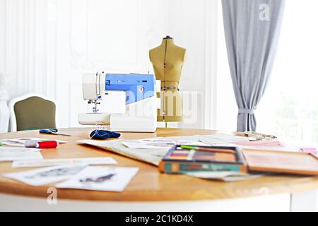 Machine à coudre, machine factice et autre équipement de couture Banque D'Images