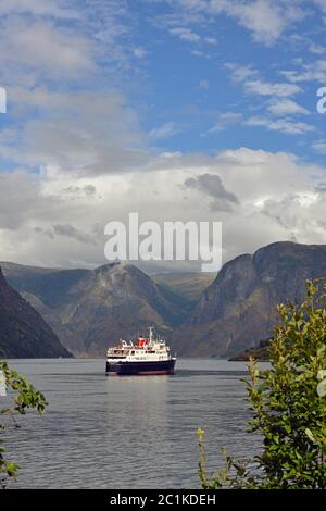 HEBRIDEAN PRINCESS à l'ancre au large de FLAM dans AURLANDSFJORDEN DE NORVÈGE Banque D'Images