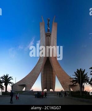 Vue extérieure du sanctuaire du martyr, Alger, Algérie Banque D'Images