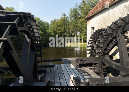 LANDGOED SINGRAVEN, PAYS-BAS - 31 JUILLET 2018 : le domaine de Singraven est situé de manière unique le long de la Banque D'Images