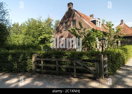 LANDGOED SINGRAVEN, PAYS-BAS - 31 JUILLET 2018 : le domaine de Singraven est situé de manière unique le long de la Banque D'Images