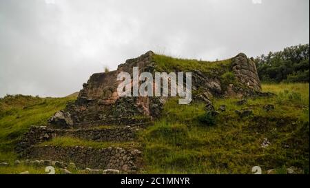 Vue extérieure sur le site archéologique de Tambomachay, Cuzco, Pérou Banque D'Images