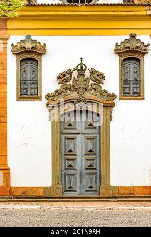 Ancienne façade historique de l'église dans la ville de Sabara, Minas Gerais Banque D'Images