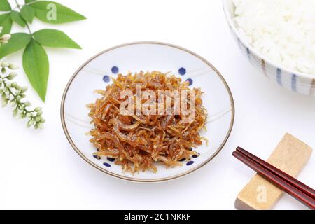 La nourriture japonaise, Tsukudani de chirimen jako sur fond blanc Banque D'Images