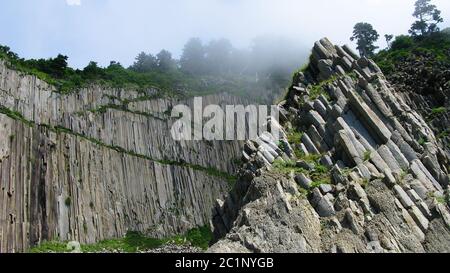 Basaltes de colonne formation du cap Stolbchaty à Kunashir, îles de kuril, Russie Banque D'Images