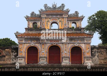 La porte de la citadelle de la ville impériale de Hue, Vietnam Banque D'Images