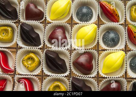 Assortiment de chocolats exquis multi-couleur chocolat, bonbon Banque D'Images