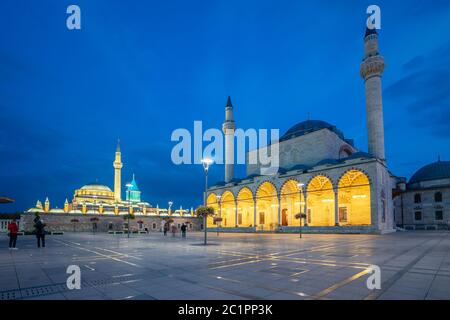 Vue sur la mosquée Selimiye et le musée Mevlana de Konya, Turquie Banque D'Images