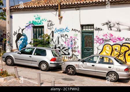 Mur Graffiti, rue locale dans le quartier de Plaka, Athènes, Grèce, Europe Banque D'Images