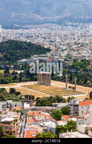 Temple de Zeus Olympien, colonnes de Zeus Olympien, de l'Acropole d'Athènes, Athènes, Grèce, Europe Banque D'Images
