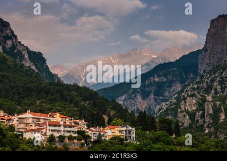 Matin Mont Olympe de la ville de Litochoro, Litochoro, Macédoine centrale, Grèce, Europe Banque D'Images