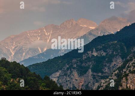 Matin Mont Olympe de la ville de Litochoro, Litochoro, Macédoine centrale, Grèce, Europe Banque D'Images