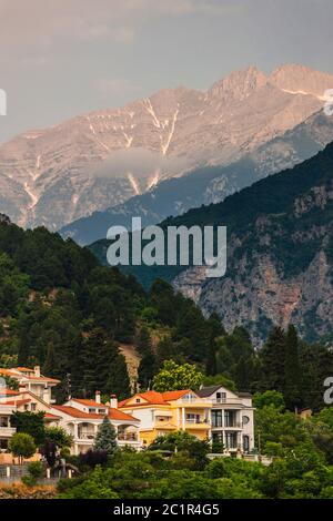 Matin Mont Olympe de la ville de Litochoro, Litochoro, Macédoine centrale, Grèce, Europe Banque D'Images