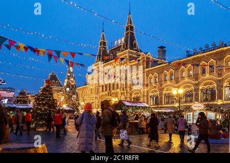 Moscou, Russie, 4 décembre 2018 : foire de Noël sur la place Rouge à Moscou Banque D'Images