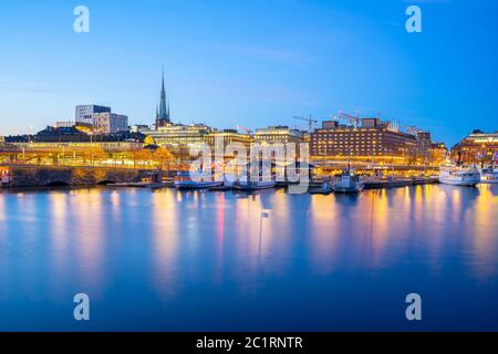 Ville portuaire de Stockholm la nuit en Suède Banque D'Images