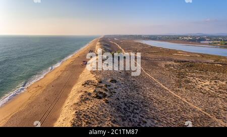 Photographie aérienne d'une dune, Quinta de Lago, Algarve, Portugal. Gros plan. Banque D'Images