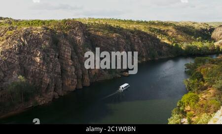 Tour bateau navigue jusqu'à Katherine Gorge Nitmiluk National Park Banque D'Images