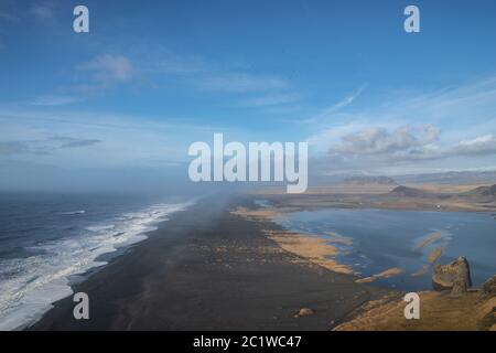 Black Beach Vik Islande slheimafjara Dyrholaey Banque D'Images