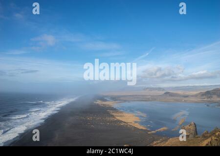 Black Beach Vik Islande slheimafjara Dyrholaey Banque D'Images