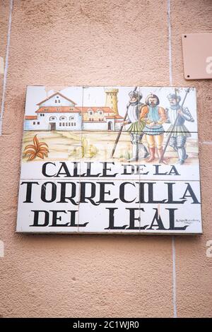 Madrid, ESPAGNE - 24 OCTOBRE 2012: Calle de la Torrecilla Del Leal signe typique de rue à Madrid, Espagne. Les signes artistiques de carreaux de céramique sont typiques pour Ma Banque D'Images