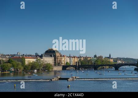Théâtre national et pont de la légion au-dessus de la Vltava Prague Banque D'Images