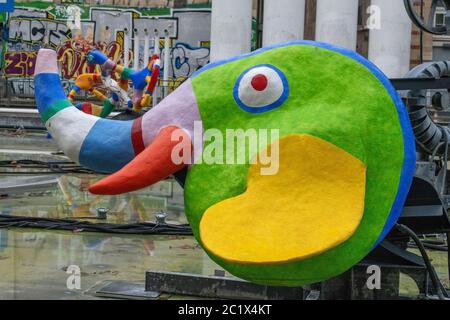 France Paris 12 - 2019: La Fontaine Stravinsky une fontaine publique ornée d'œuvres de sculpture, représentant les œuvres du compositeur Igor Stravail Banque D'Images