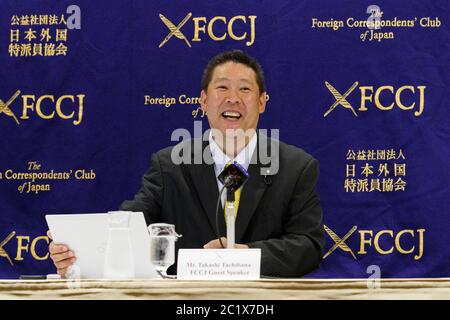 Takashi Tachibana, candidat au poste de gouverneur de Tokyo, prend la parole lors d'une conférence de presse au Foreign Corintins' Club of Japan le 16 juin 2020, à Tokyo, au Japon. L'élection du gouverneur aura lieu le 5 juillet. Credit: Rodrigo Reyes Marin/AFLO/Alay Live News Banque D'Images