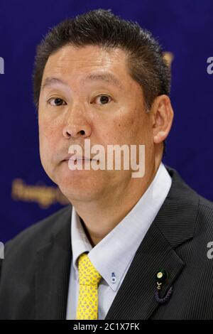 Takashi Tachibana, candidat au poste de gouverneur de Tokyo, assiste à une conférence de presse au Foreign Corintins' Club of Japan le 16 juin 2020, à Tokyo, au Japon. L'élection du gouverneur aura lieu le 5 juillet. Credit: Rodrigo Reyes Marin/AFLO/Alay Live News Banque D'Images