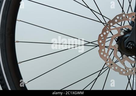 Système de vélos de pause moderne sur la roue avant vue rapprochée Banque D'Images