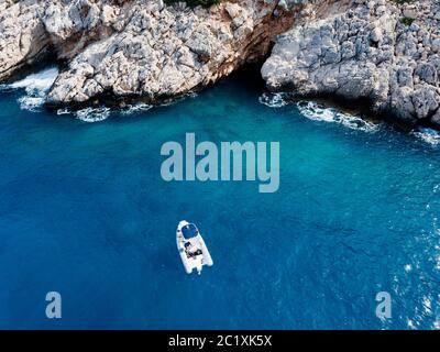 Vue aérienne de la côte rocheuse près de Kas Antalya Turquie Banque D'Images